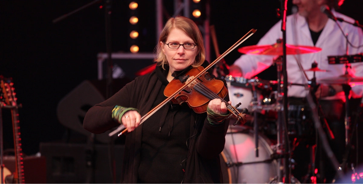 Gika auf der Bühne, Foto: Olaf Wiesner